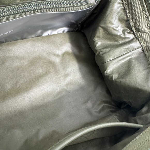 Beis The Dopp Kit in Olive - Picture 11 of 16